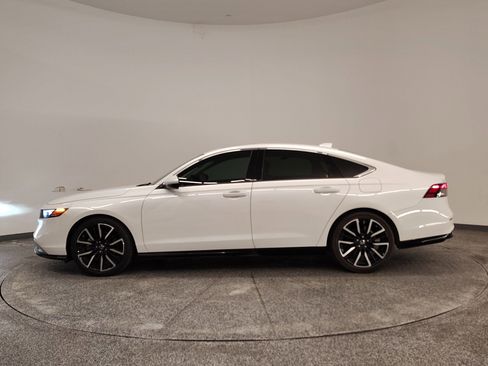 Used 2024 Honda Accord Touring image 2