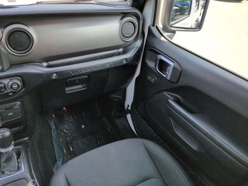 Used 2022 Jeep Wrangler Unlimited Sport w/ Sun And Sound Package AWD/4WD image 16