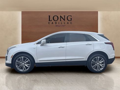 Used 2025 Cadillac XT5 Premium Luxury image 2