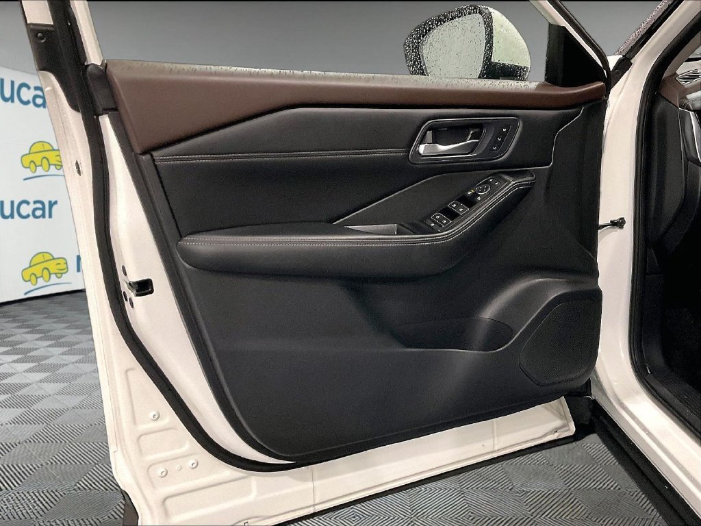 Used 2023 Nissan Rogue SL AWD/4WD image 9