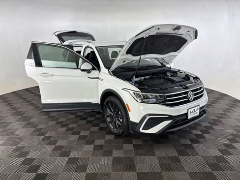 Used 2024 Volkswagen Tiguan SE FWD image 14