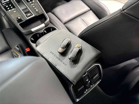 Used 2026 Porsche Macan AWD/4WD image 38