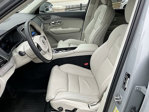 Certified 2024 Volvo XC90 T8 Ultimate w/ Protection Package Premier image 15