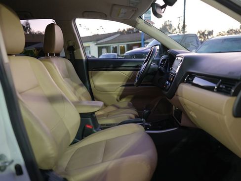 Used 2017 Mitsubishi Outlander SEL image 19