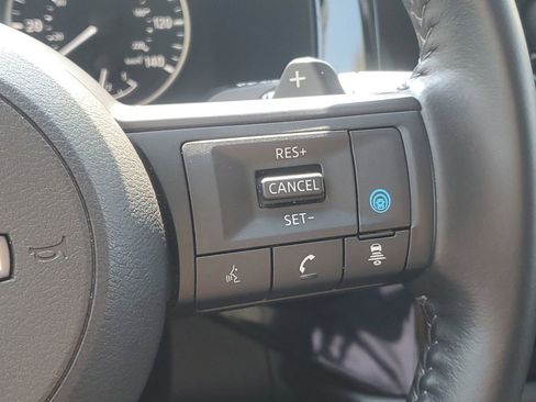 Used 2024 Nissan Pathfinder SV image 15