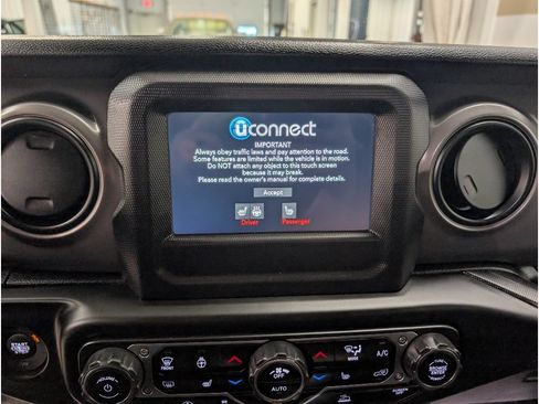Used 2022 Jeep Wrangler Sport AWD/4WD image 11