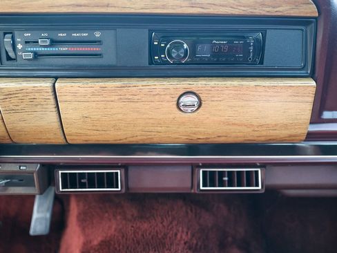 Used 1988 Jeep Grand Wagoneer AWD/4WD image 15