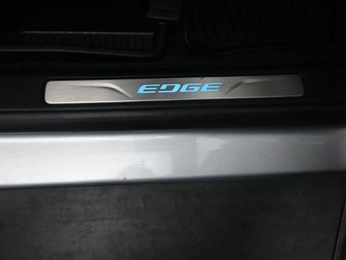 Certified 2020 Ford Edge Titanium image 7