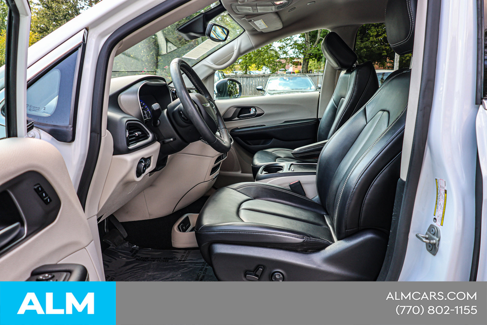Used 2023 Chrysler Pacifica Touring-L FWD image 17