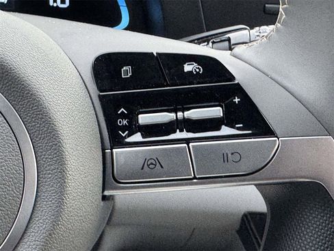 Certified 2025 Hyundai Elantra Sport w/ Cargo Package image 17