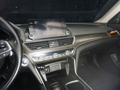 Used 2021 Honda Accord Touring image 14
