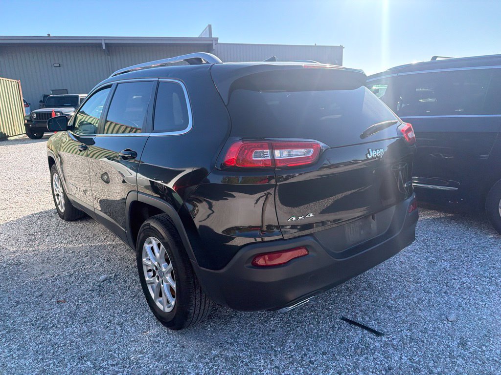 Used 2017 Jeep Cherokee Latitude w/ Cold Weather Group AWD/4WD image 7