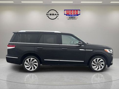 Used 2024 Lincoln Navigator Reserve image 2