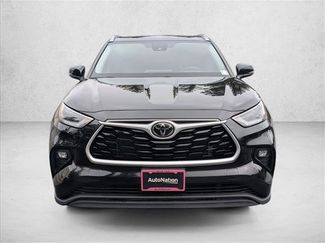Used 2022 Toyota Highlander XLE video 2