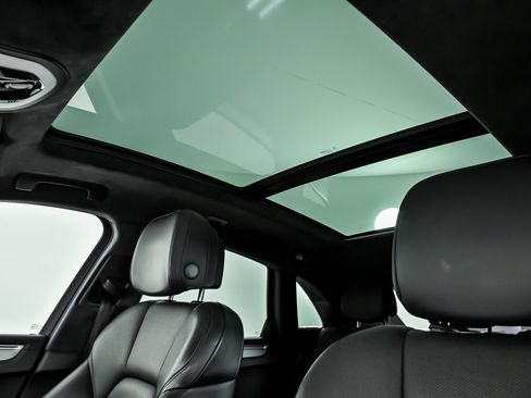 Used 2020 Porsche Macan Turbo image 24