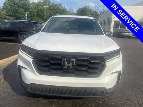 Used 2023 Honda Pilot Sport image 2