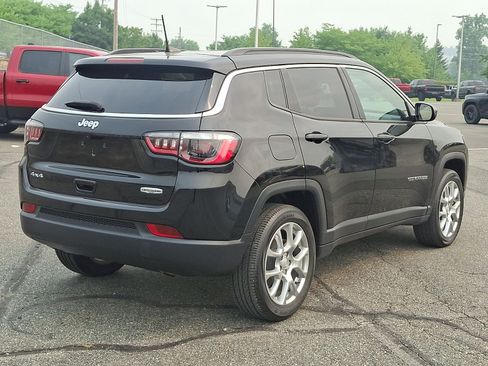Used 2024 Jeep Compass Latitude AWD/4WD image 6