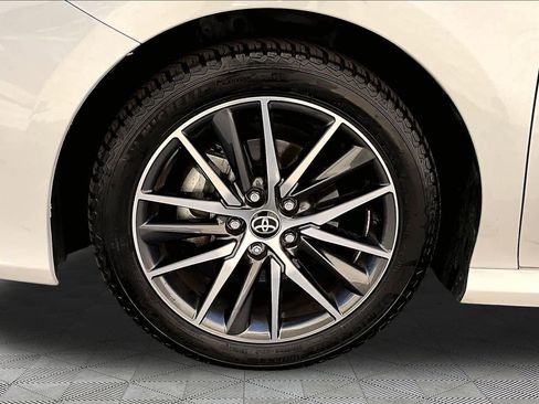 Used 2021 Toyota Camry XLE FWD image 11