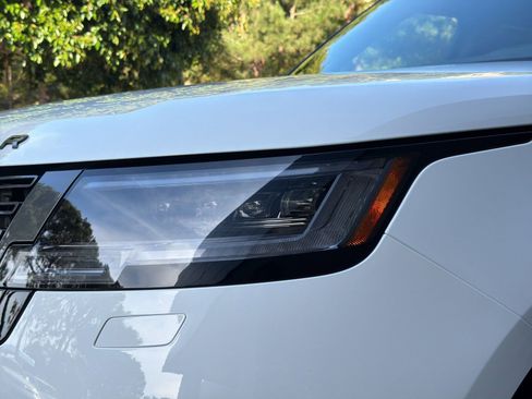 Used 2025 Land Rover Range Rover Autobiography AWD/4WD image 11