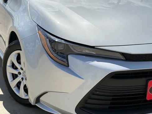 Used 2025 Toyota Corolla LE FWD image 3