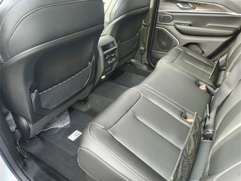 New 2026 Jeep Grand Cherokee Limited image 32