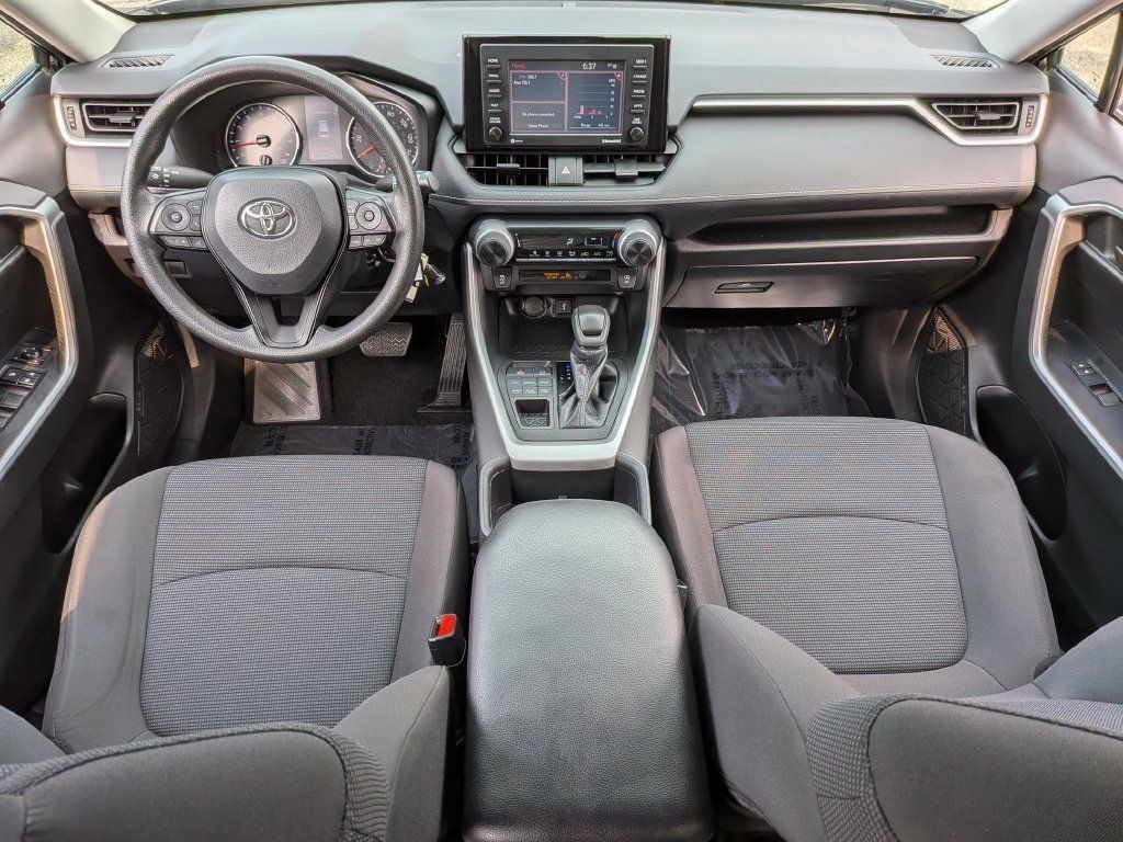 Used 2022 Toyota RAV4 LE AWD/4WD image 4