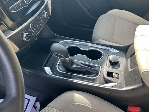 Used 2022 Chevrolet Traverse LS image 26