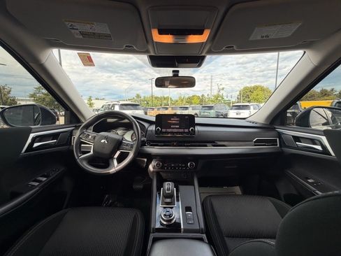 Used 2022 Mitsubishi Outlander ES AWD/4WD image 8