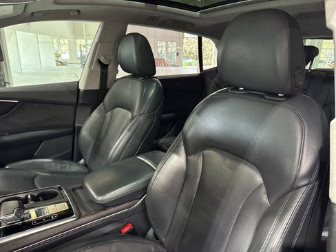 Used 2020 Audi Q8 Prestige w/ Prestige Package image 11