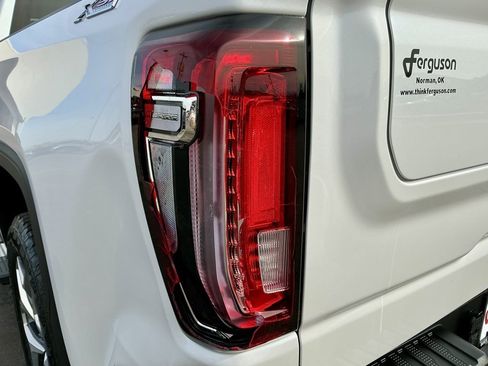 Used 2023 GMC Sierra 1500 SLT image 14