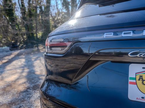 Used 2019 Porsche Cayenne Turbo w/ Sportdesign Package image 10