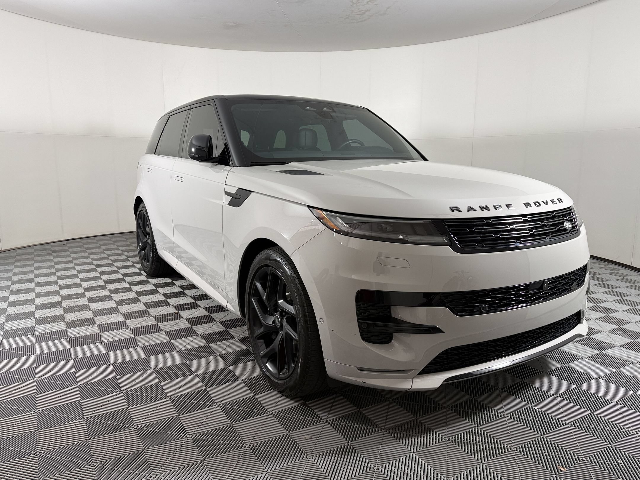 Used 2024 Land Rover Range Rover Sport Dynamic SE AWD/4WD image 7