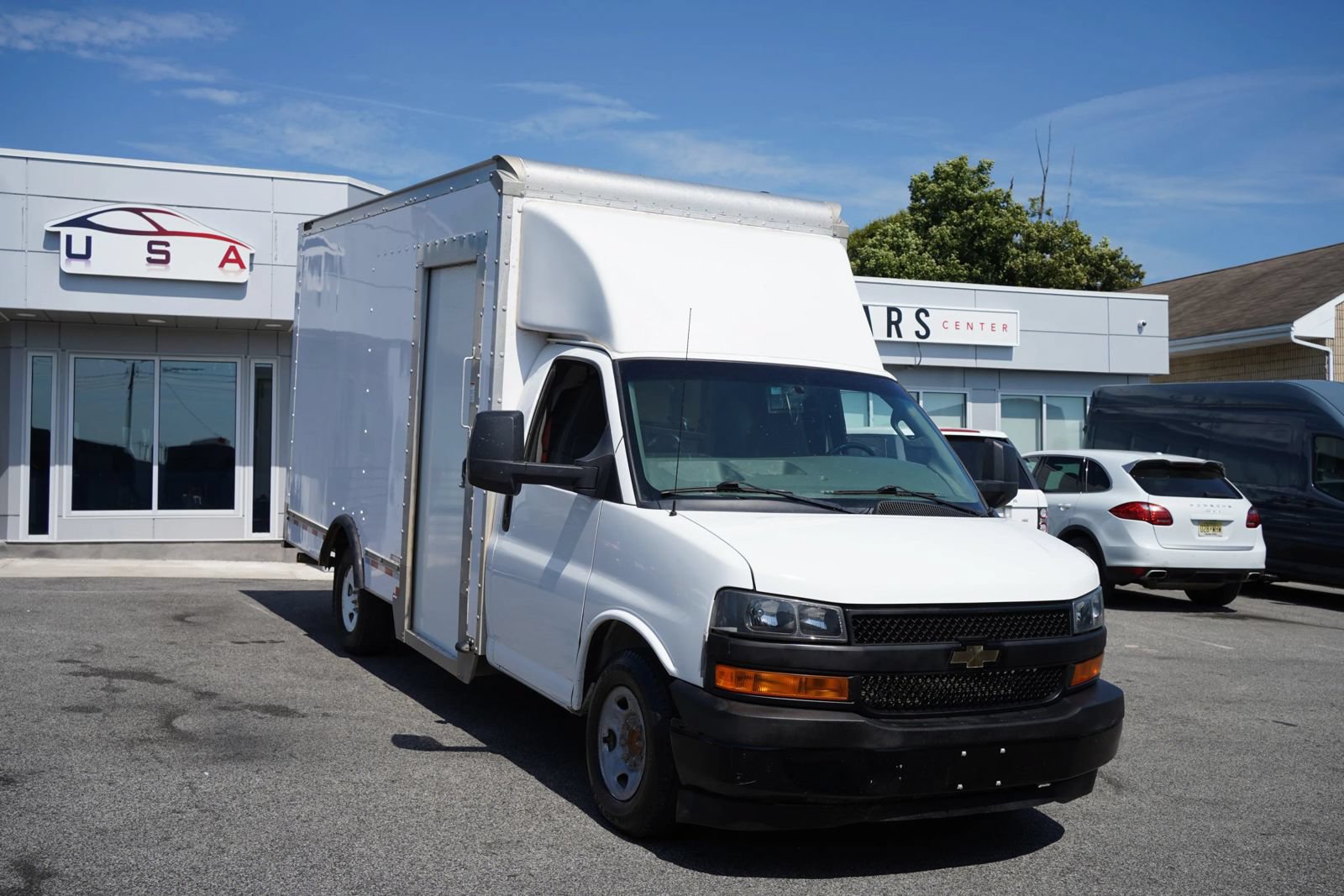 Used 2023 Chevrolet Express 3500 w/ Power Convenience Package RWD image 4