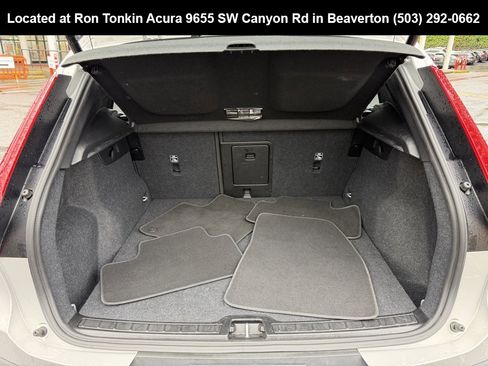 Used 2024 Volvo XC40 B5 Core image 9