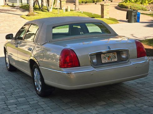 Used 2003 Lincoln Town Car Cartier image 47