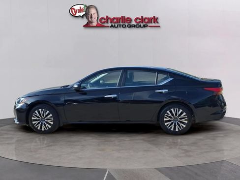 Used 2024 Nissan Altima 2.5 SV FWD image 2