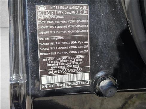 Used 2016 Land Rover LR4 HSE image 24