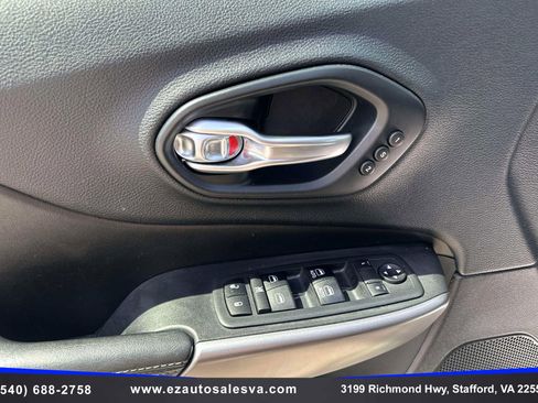Used 2019 Jeep Cherokee Limited AWD/4WD image 16