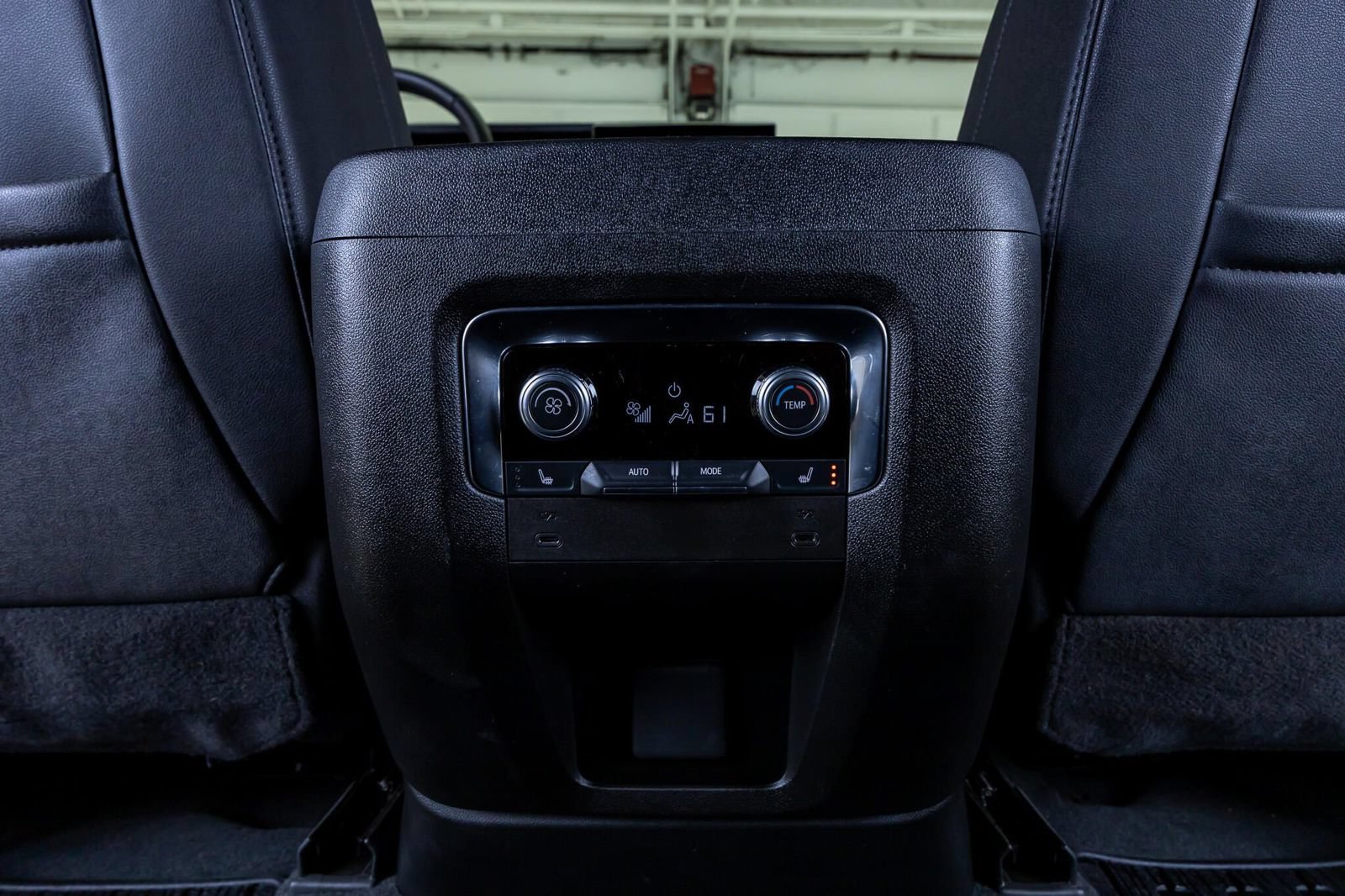 Used 2025 GMC Yukon Elevation AWD/4WD image 29