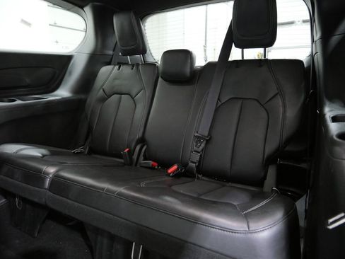Used 2025 Chrysler Pacifica Select FWD image 24