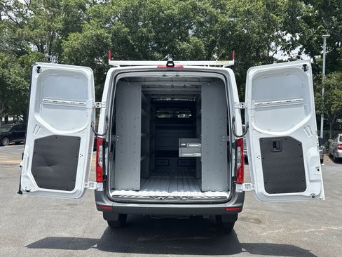 Used 2024 Mercedes-Benz Sprinter 2500 image 30