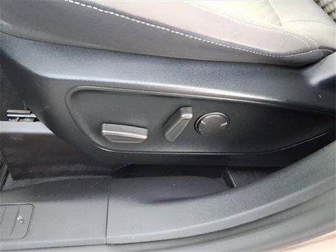 Used 2020 Ford Escape SE image 17