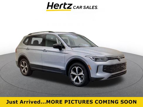 Used 2026 Volkswagen Tiguan SE AWD/4WD image 1