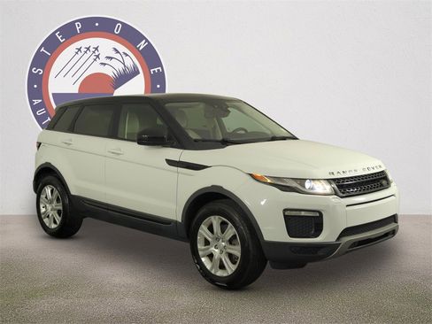 Used 2017 Land Rover Range Rover Evoque SE Premium image 2