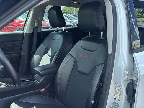 Used 2022 Jeep Compass Trailhawk w/ Trailhawk Convenience Group AWD/4WD image 10