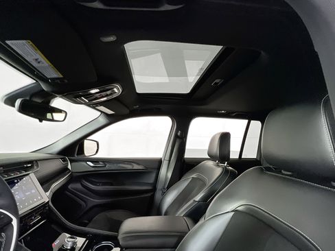 Used 2023 Jeep Grand Cherokee Altitude image 20