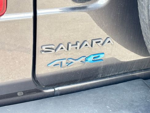 Used 2025 Jeep Wrangler Unlimited Sahara AWD/4WD image 3
