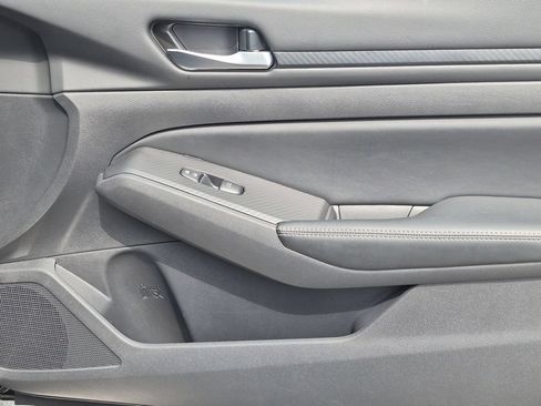 Used 2025 Nissan Altima 2.5 SV FWD image 32