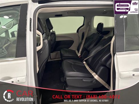 Used 2024 Chrysler Pacifica Limited FWD image 67
