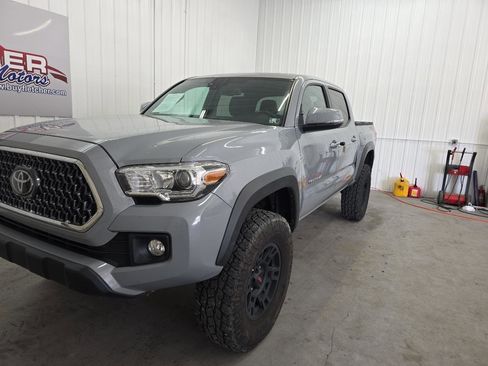 Used 2019 Toyota Tacoma TRD Off-Road image 3